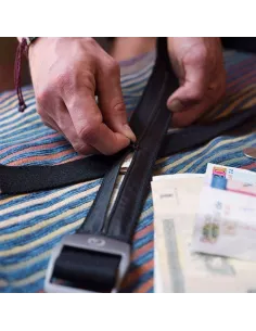 CINTURON MONEDERO LIFEVENTURE NEGRO 2